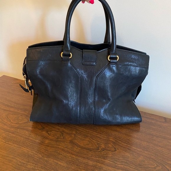 Yves Saint Laurent - Picture 2 of 8